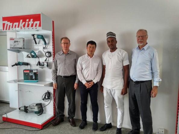 Makita dealers alone